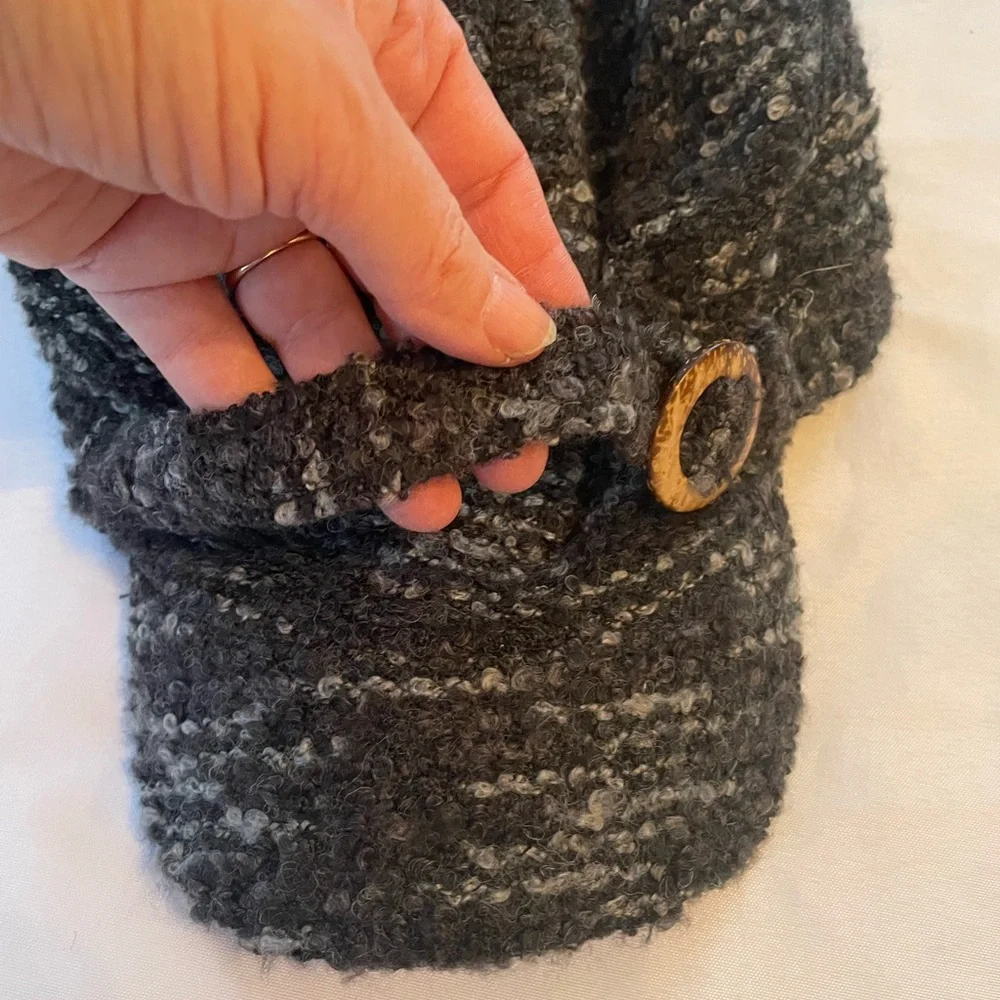 Stylish Gray Textured Women’s‎ Knit “Newsboy” Cap w/Button Accent, OS Fits Most
